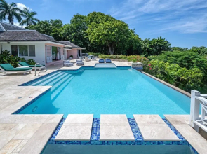 HOSPITALITYEXPERT Charming 4 BR Villa Sleeps 10 - Pool Hot Tub Beach & Private Chef