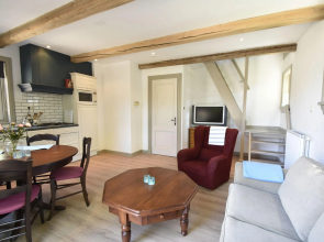 Alluring Apartment in Sint Maartensbrug with Garden