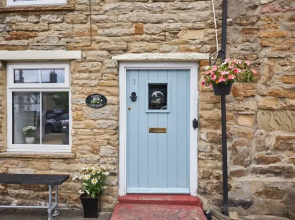 Host Stay Daisy s Cottage