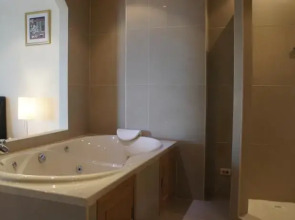 VT 2 Serviced Apartment