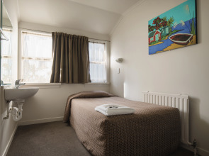 Kiwi International Hotel