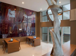 Jade Hotel
