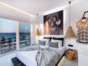 Portara Seaside Luxury Suites