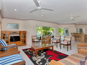 White Sapphire Holiday House