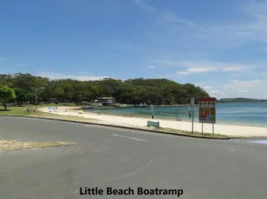 2/10 Catalina Close - Walk to Shoal Bay Beach
