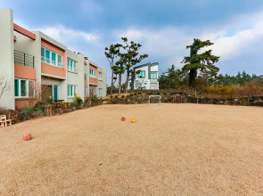 Jeju Nangbile House Pension