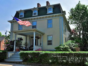 Yankee Peddler Inn