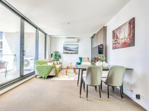StayAU Leisure 2BR Modern CBD Apt