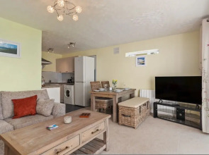 Harbour Reach - Close to Beach Parking