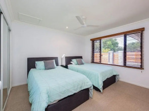 Gold Coast Stunning Waterfront Holiday Retreat