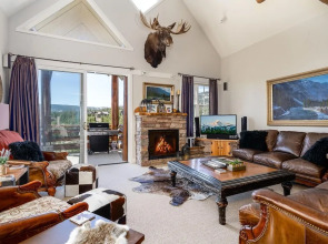 Saddle Ridge V2 3 Bedroom Condo by Moonlight Basin Lodging