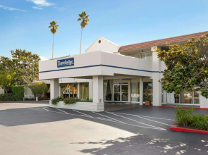Travelodge by Wyndham Monterey Bay