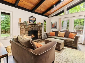 Unique 3Bedroom Poconos Chalet