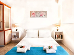 Del Sol Suites