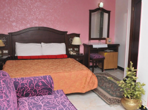 Happy City Hotel