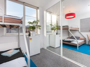 HENRIETTA, Carlton Studio Apartment