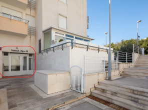 Apartment Zenta with terrace and sea view, 4 min walk to the beach