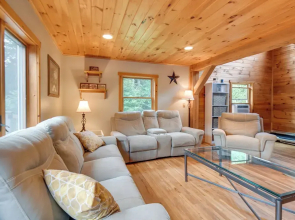 Meredith Home w/ Deck: 6 Mi to Lake Winnipesaukee!