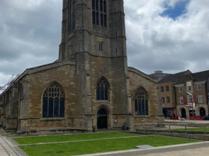 Peterborough City Center One Bed apartment With Free Private Parking