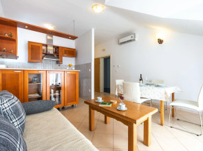 Francesca Guesthouse