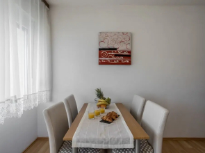 Spacious apartment with three double bedrooms