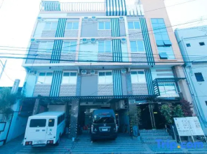 RedDoorz Plus @ Seventy Five Inn Near Manila Airport