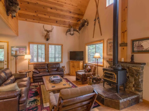 Hansing s Lair 4 Bedroom Holiday Home By Tahoe Truckee