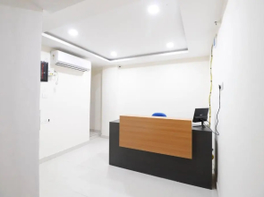 Collection O Hotel 7 Treats Near Amanora Mall