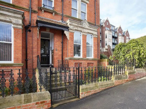 Host Stay Park View Apartment