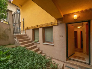 Apartman Yellow House