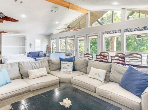 Lakefront Granbury Home w/ Dock, Decks & Hot Tub!