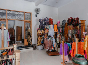 OYO 1306 Kraton Mas Family Residence