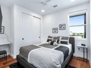 Chic Condo Minutes to Downtown, Gruene, & More