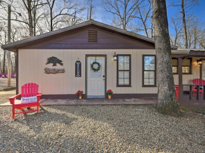 Pet-friendly 'shady Oaks' Broken Bow Gem w/ Patio!