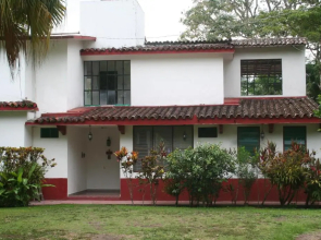 Casa Laguna Magica