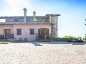New Refined Villa Rayskaya In Monte Compatri