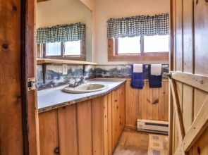 7992 Paton Rd - 3 Br Cottage