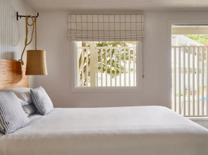 Bluebird Parker Beach Lodge