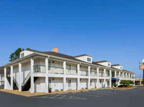 Days Inn by Wyndham Americus