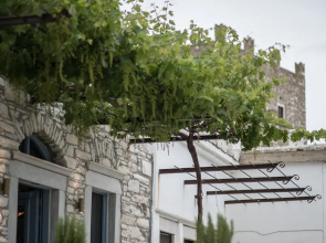 Traditional Inn Pirethron