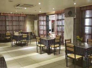 Home Inn Huaxuan Collection Hotel (Pingliang Xinmin Road Railway Station)