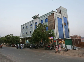 OYO 14220 Hotel BR Plaza
