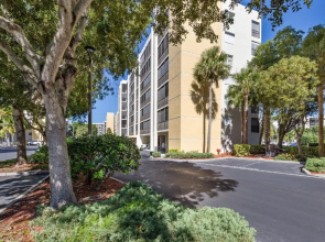 Hibiscus Pointe 733, 2 Bedrooms, WiFI, Heated Pool Access, Sleeps 6