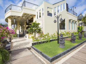 Flamingo Dewata Suite