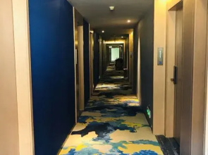 Yufuheng Business Hotel (Shenzhen Longhua Bus Station)