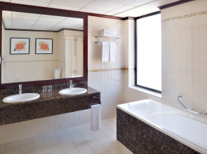 Отель Delta Hotels Jumeirah Beach, Dubai