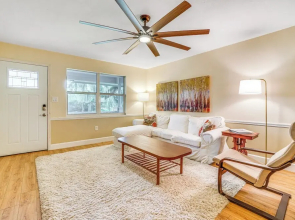 Half-mi to Riverwalk: Charming Sanford Retreat!