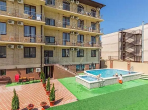 Leonidas Hotel