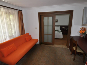 Longhouse Inn Hotel