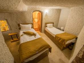 Elite Cave Suites